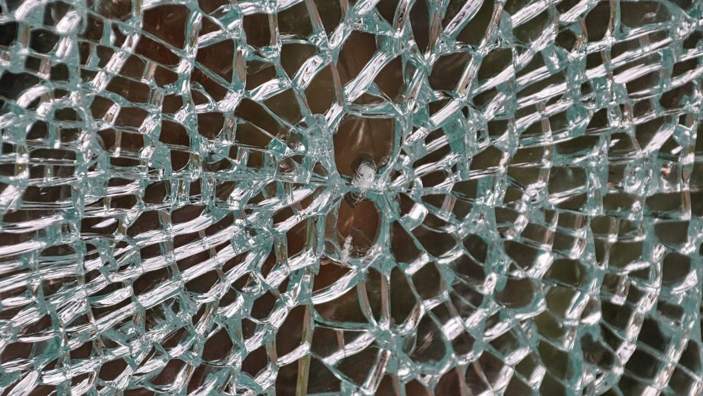 Wat kost veiligheidsfolie voor glas? 6 Glasbreuk
