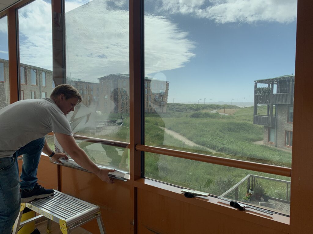 Zonwerende raamfolie aan de binnenkant: wat zijn de risico's? 5 montage raamfolie zonwerend katwijk