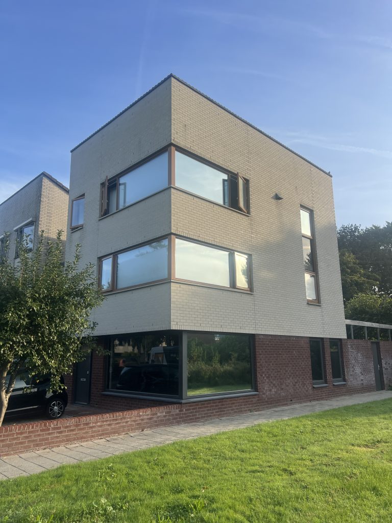 Zonwerende raamfolie of screens: wat zijn de voor- en nadelen? 7 zonwerende folie raamfolie