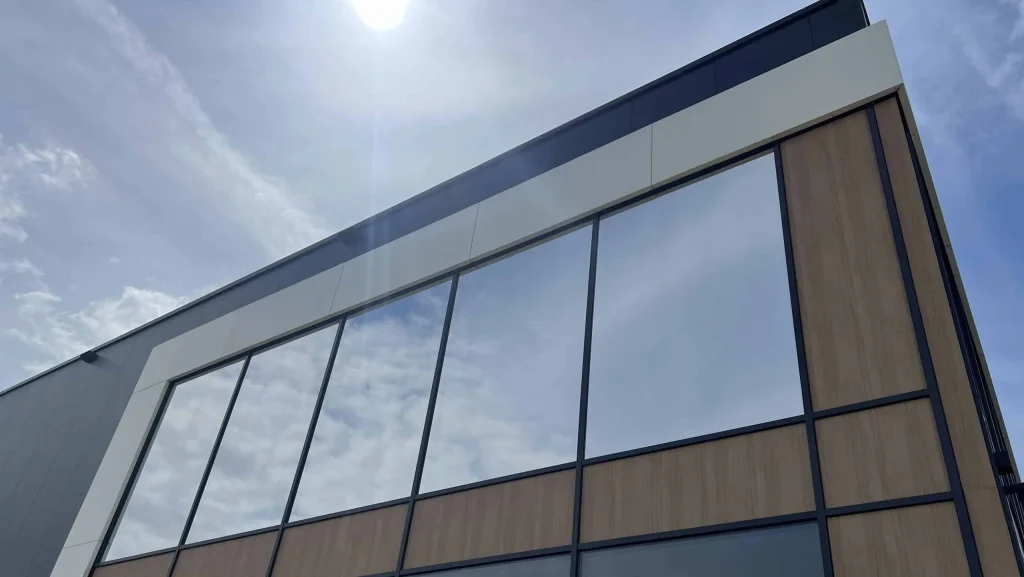 Is raamfolie geschikt op dubbelglas? 2 Zonwerende raamfolie op maat