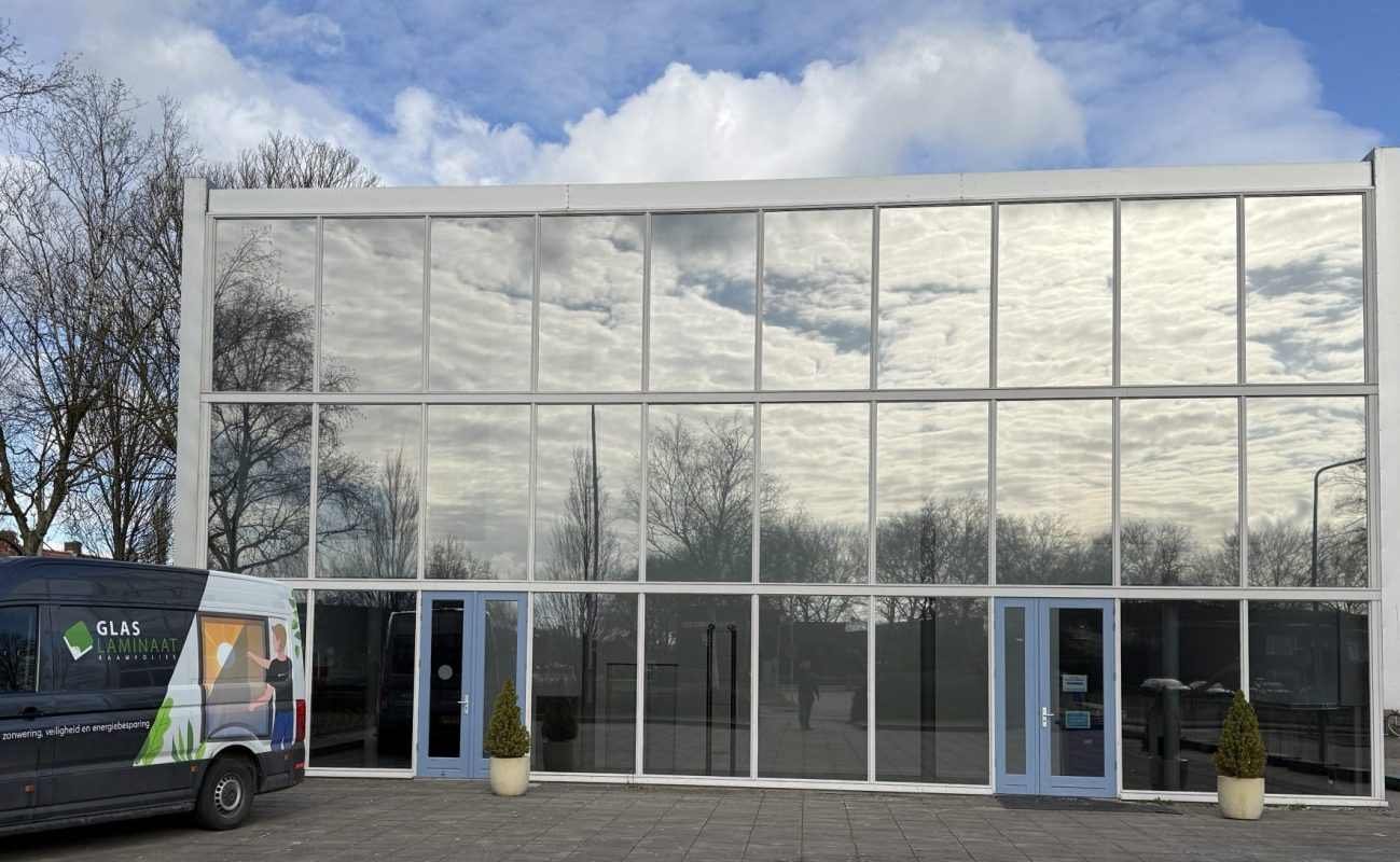 bedrijfspand voorzien van warmtewerende raamfolie
